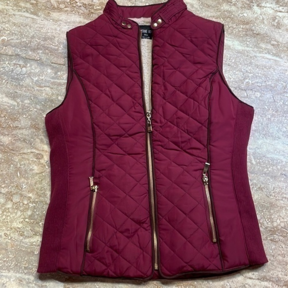 Active USA woman’s maroon quilted Sherpa lined vest. Size S